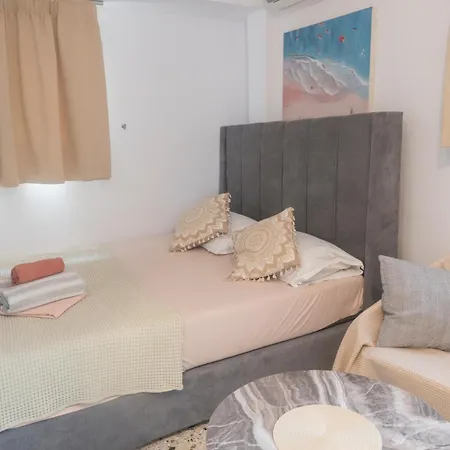 Explore Greece From Cozy Centre