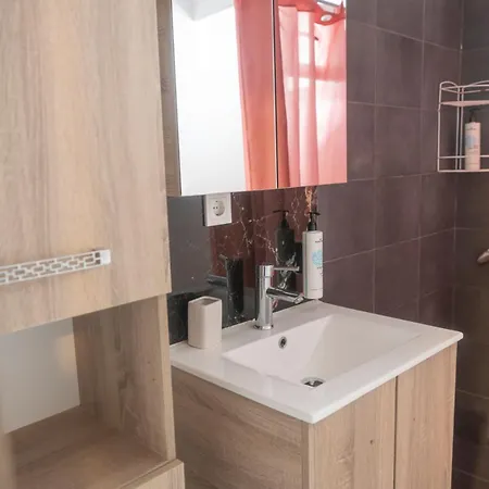 Explore Greece From Cozy Centre